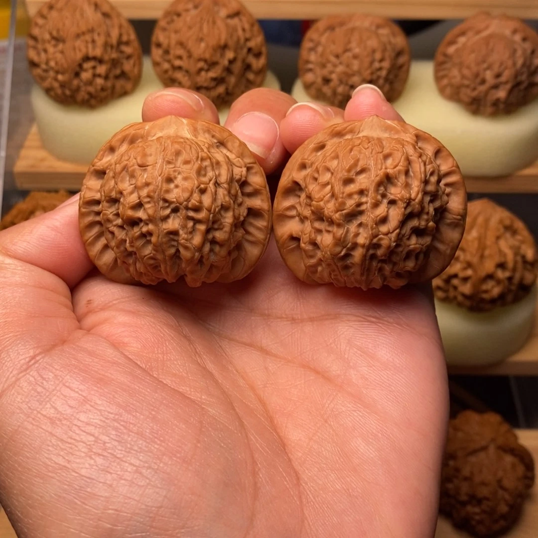 文玩核桃吊坠长**勇血麒麟41