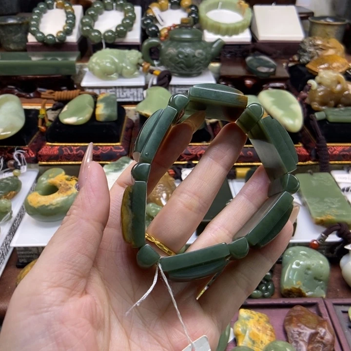 未镶嵌手链岫岩河磨玉（透闪石质玉）百**君