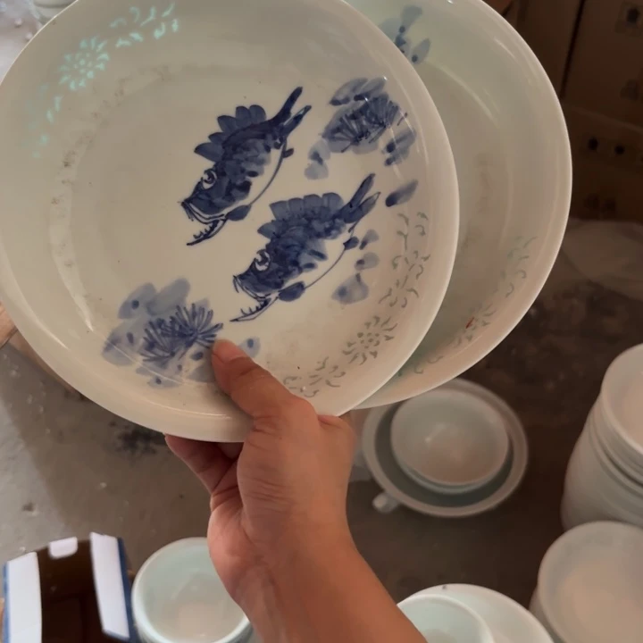 青瓷景德镇陶瓷盘子两个微瑕