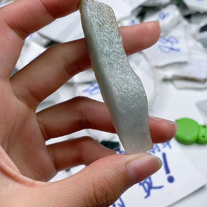 翡翠未镶嵌颈饰阿*虎翡翠