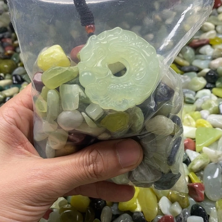 蛇纹石玉鱼缸石未镶嵌