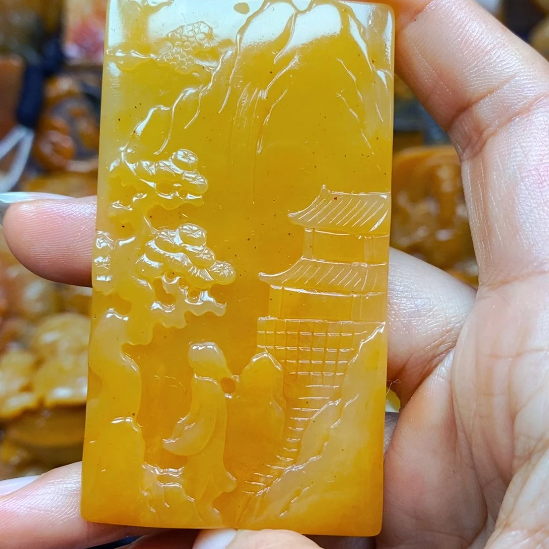 未镶嵌石英质玉（黄龙玉）颈饰
