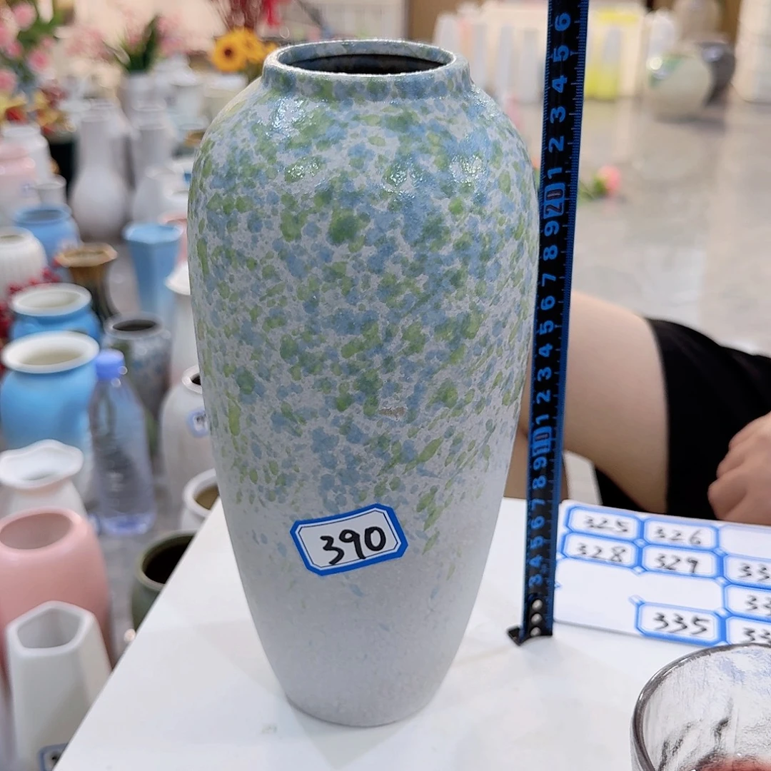 390号陶瓷高25厘米微瑕一个