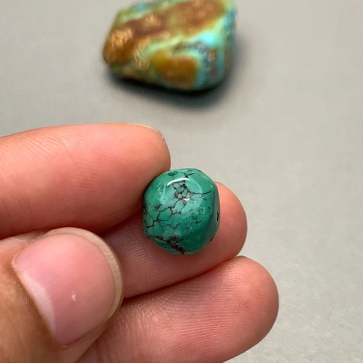 绿松石未镶嵌颈饰