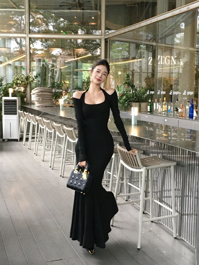 法式纯欲挂脖小众设计连衣裙早秋长袖修身显瘦气质黑色鱼尾长裙