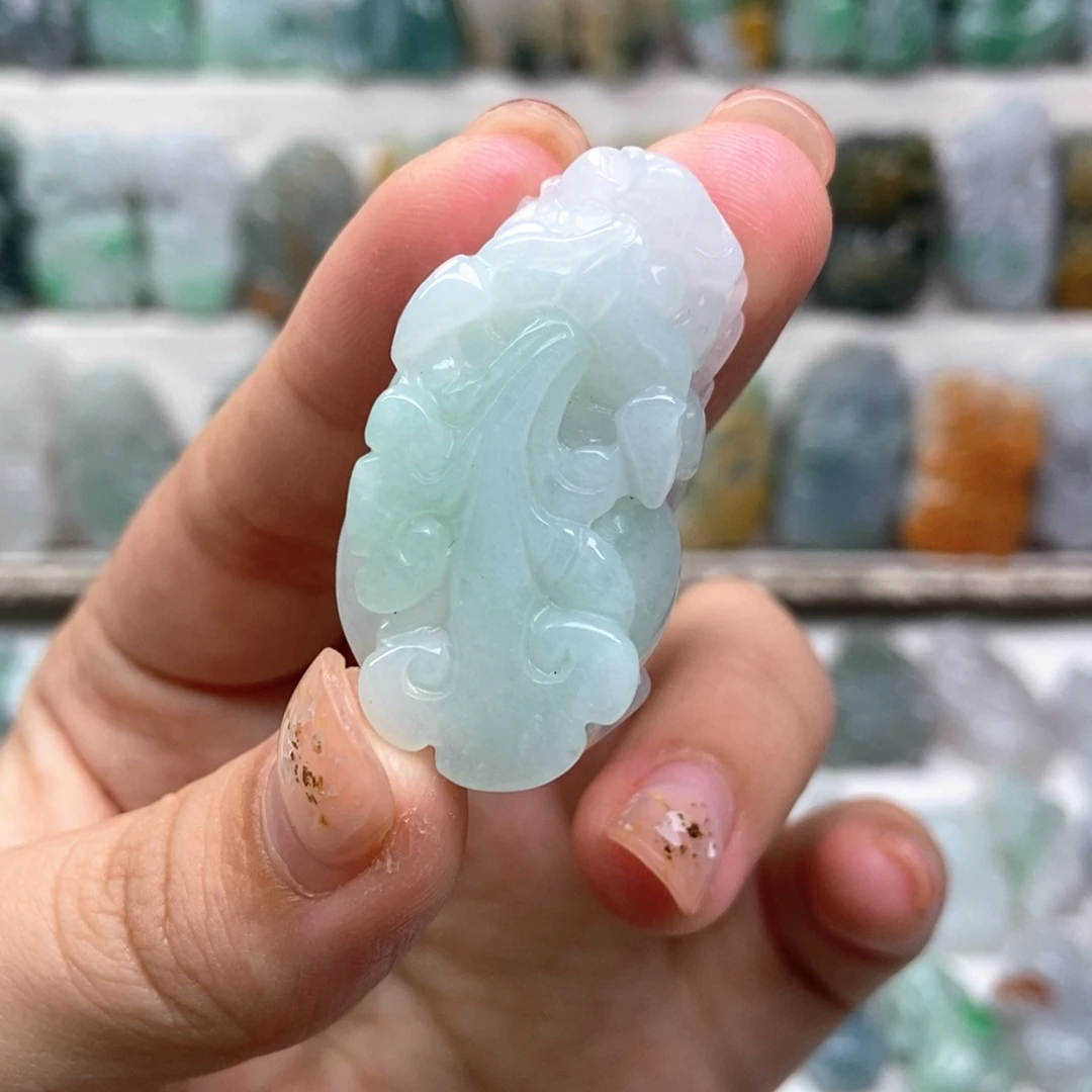 翡翠未镶嵌吊坠(赠链)