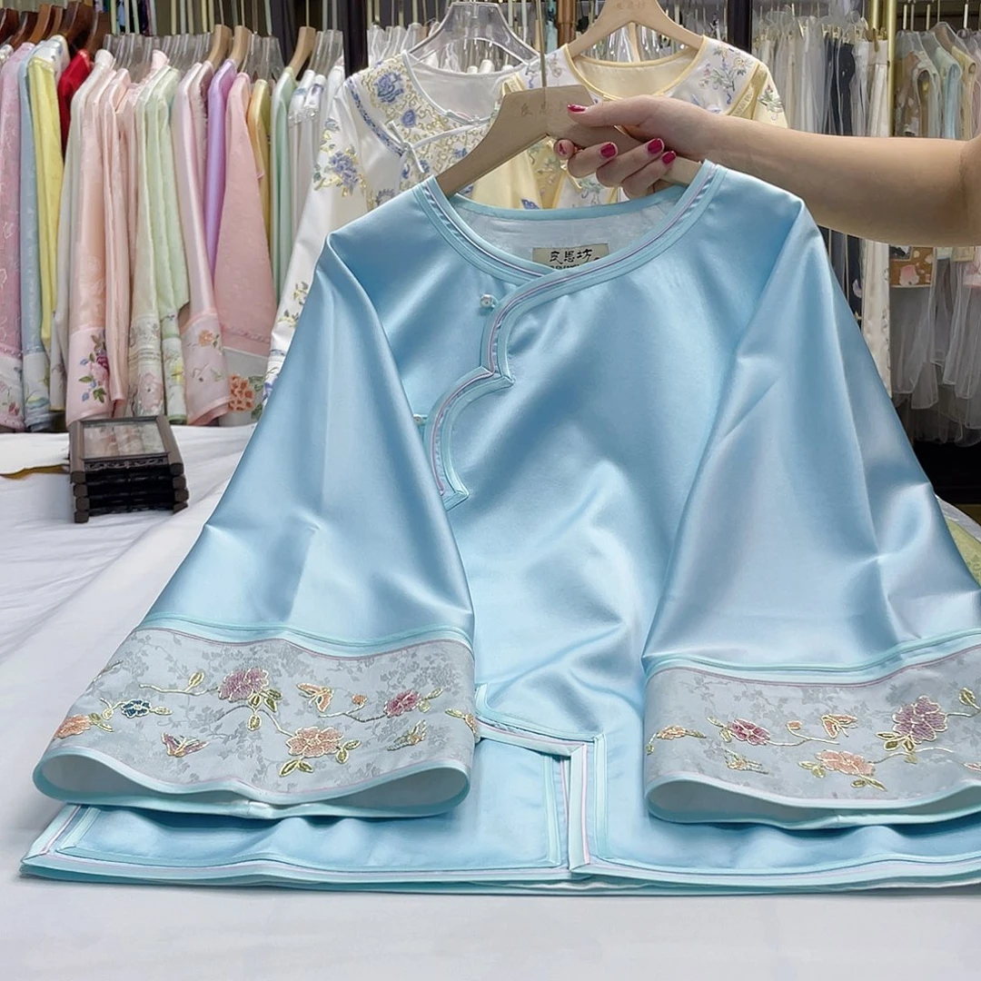 蓝色桑蚕丝花瓣襟苏绣