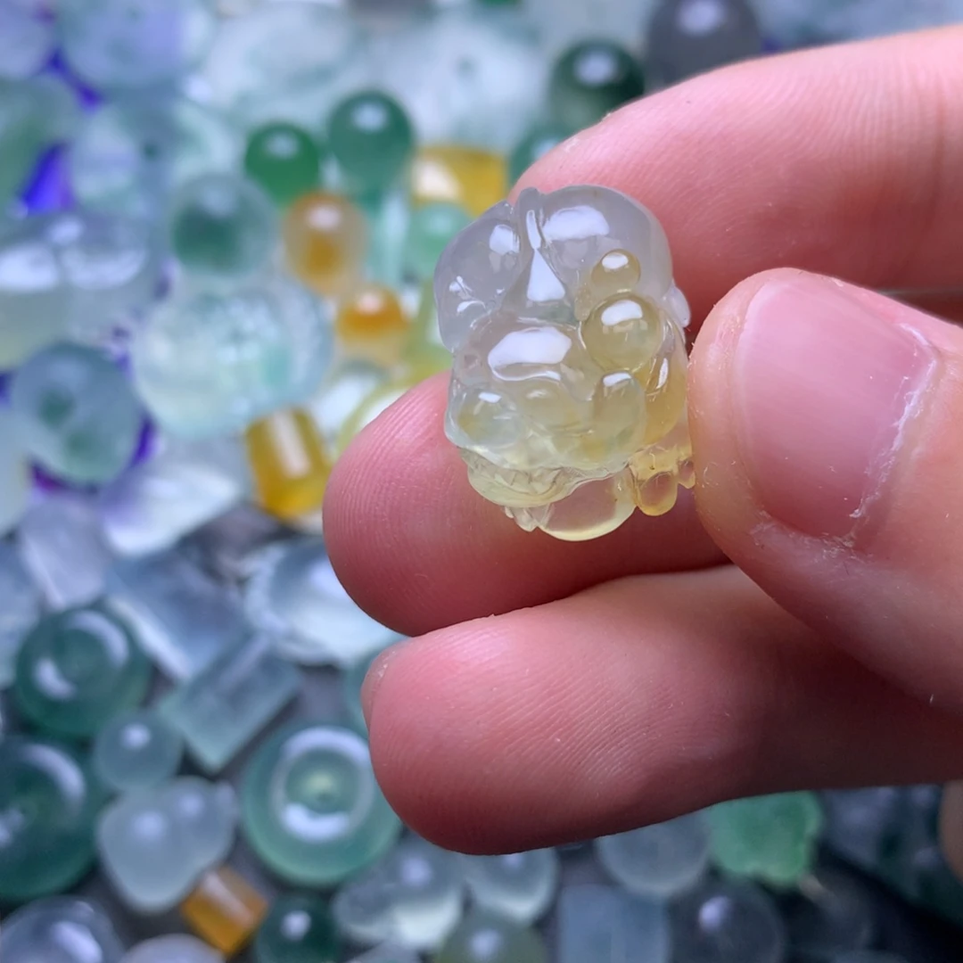 定制翡翠未镶嵌挂件