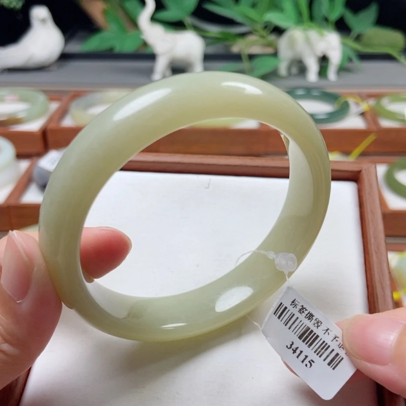 【闪购商品】和田玉手镯未镶嵌58