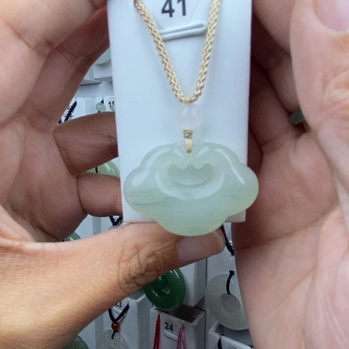 石英质玉未镶嵌颈饰