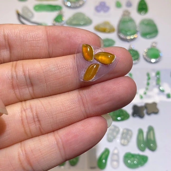 翡翠未镶嵌颈饰翡翠