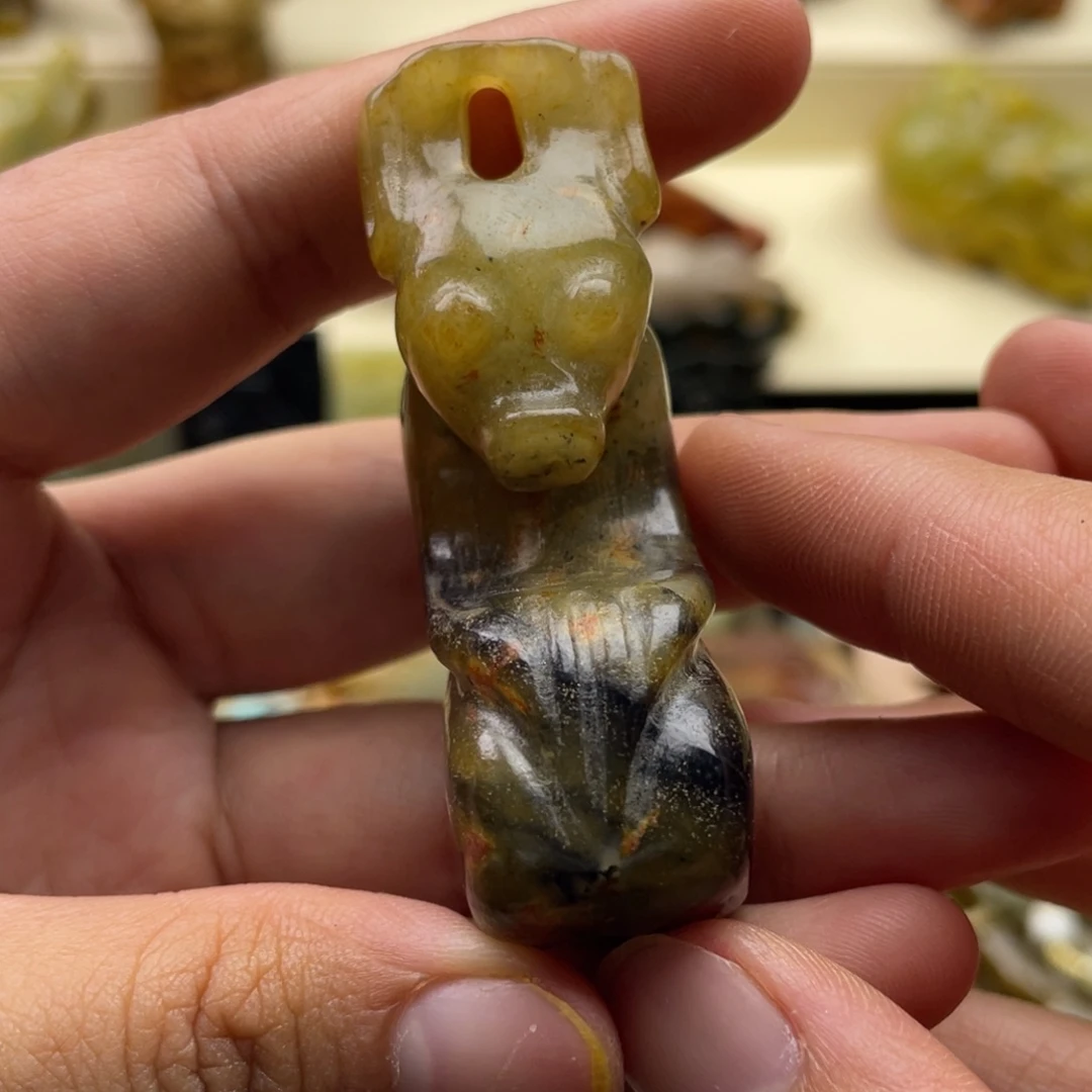 蛇纹石玉未镶嵌颈饰