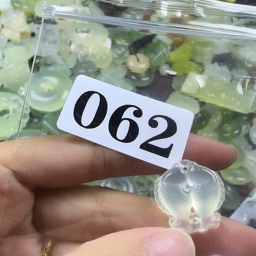 蛇纹石玉未镶嵌岫玉吊坠