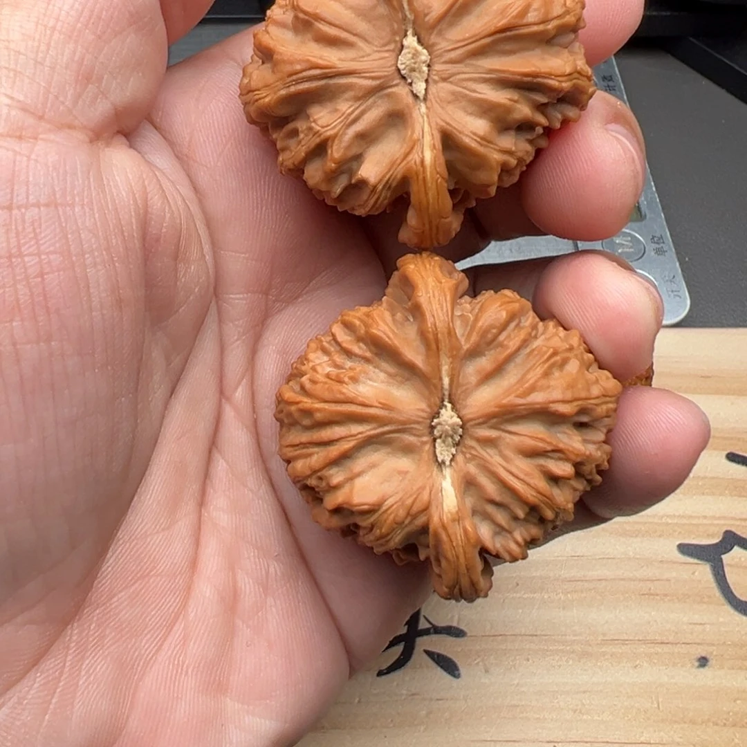 文玩核桃把件看****！三角白