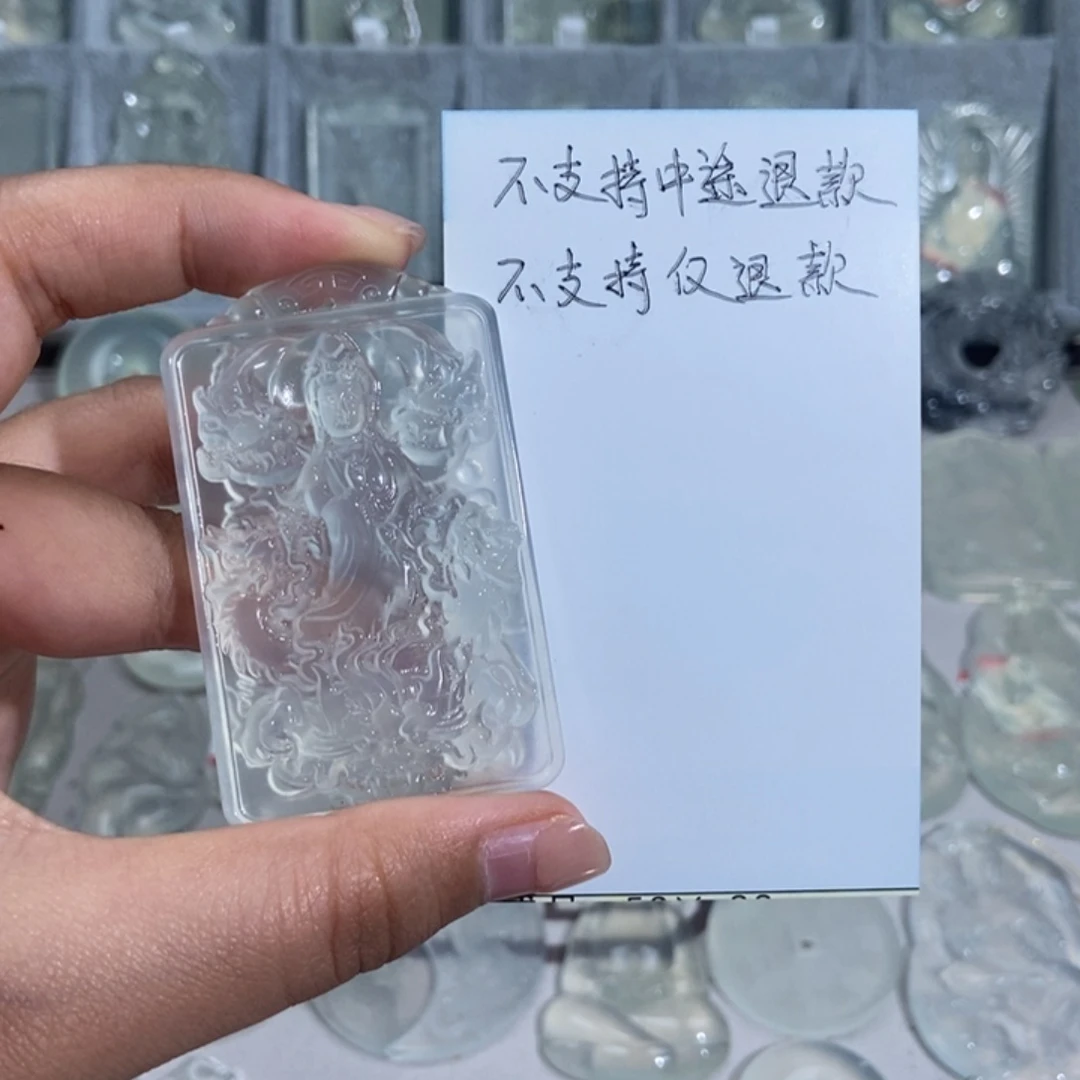 蛇纹石玉未镶嵌颈饰郭*。