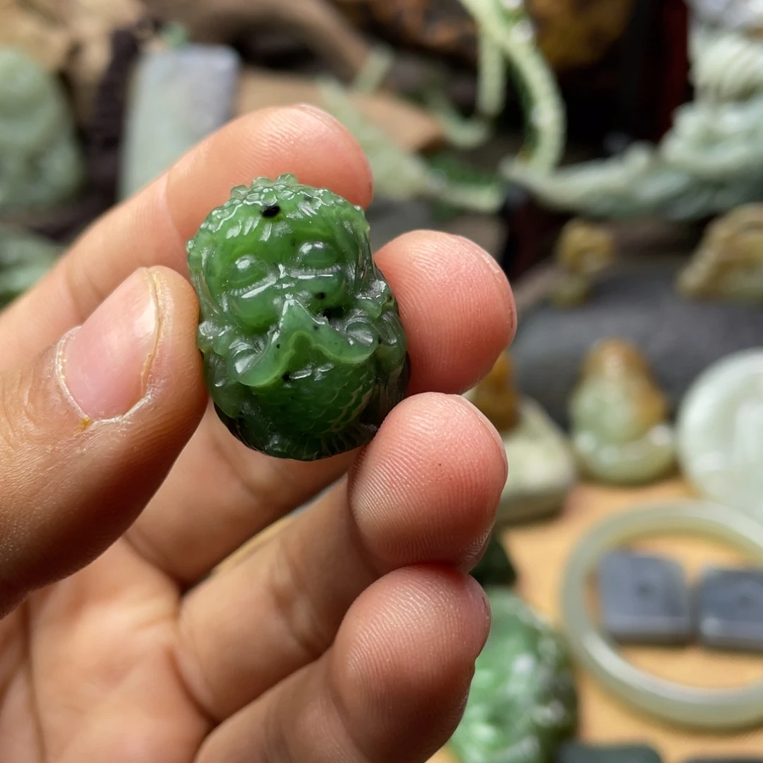 y***1和田玉未镶嵌颈饰