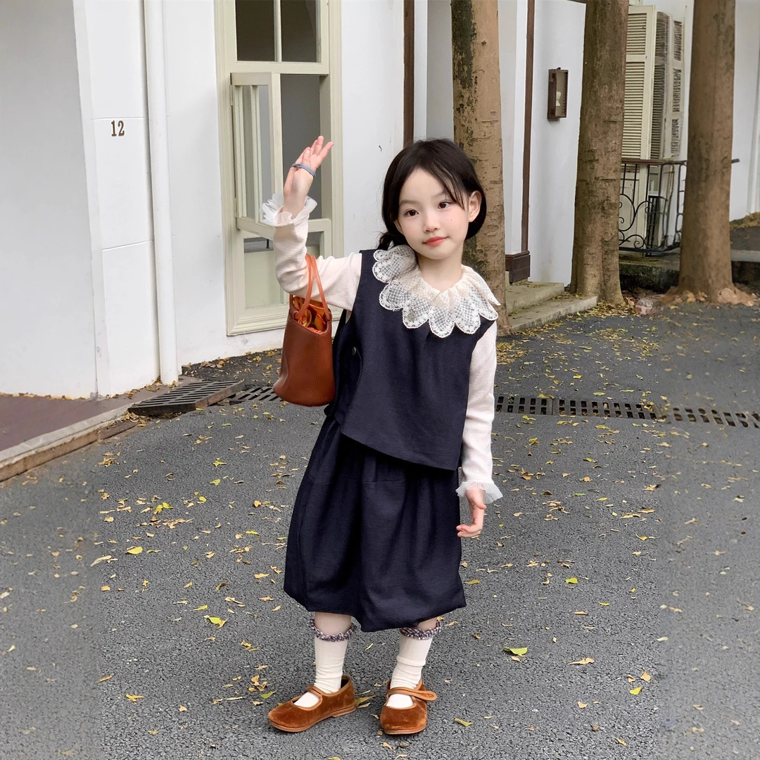 小思家2025秋季新女童复古洋气马甲花苞裙两件套+花边打底衫套装