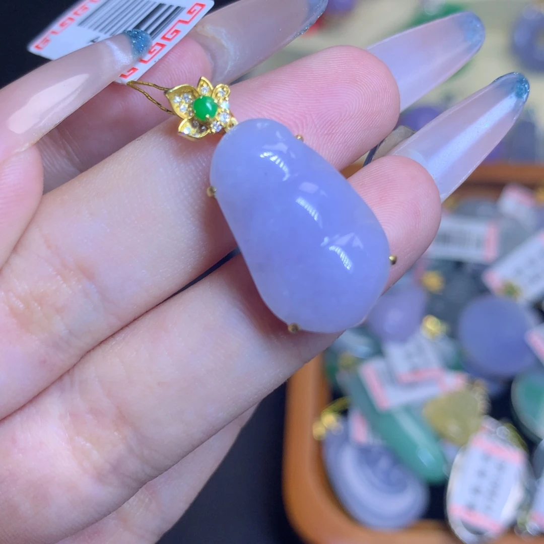 颈饰18K金镶嵌翡翠
