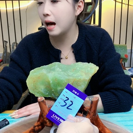 【闪购商品】未镶嵌蛇纹石玉原石江**鸟