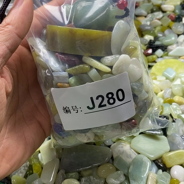 蛇纹石玉鱼缸石未镶嵌