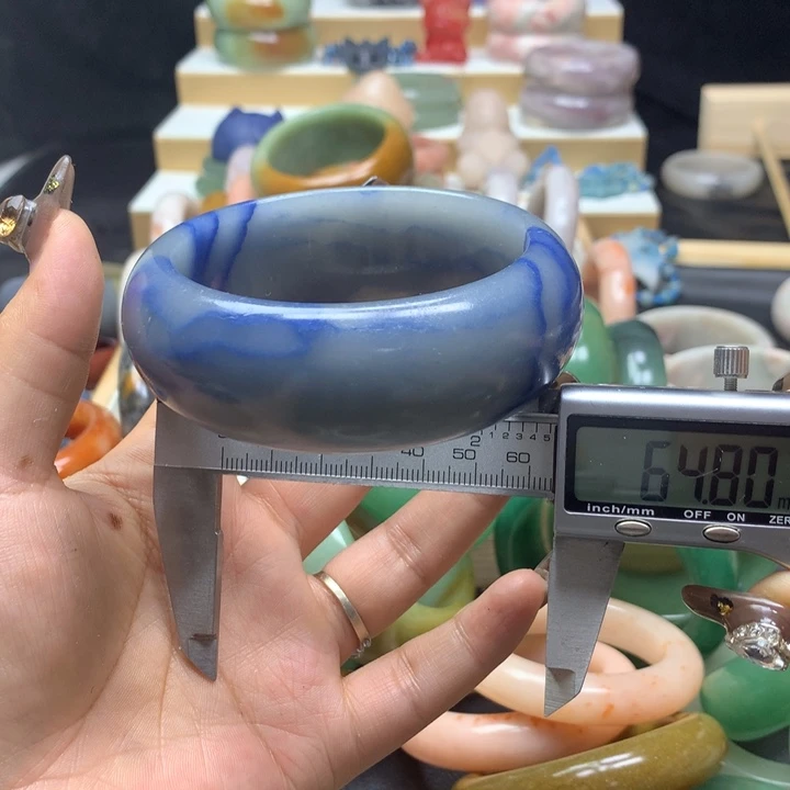 未镶嵌手镯石英质玉