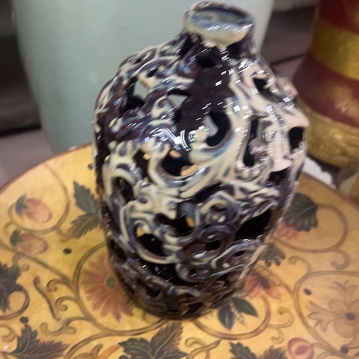 瓷片瑕。。。。。。。。？。。。。。。