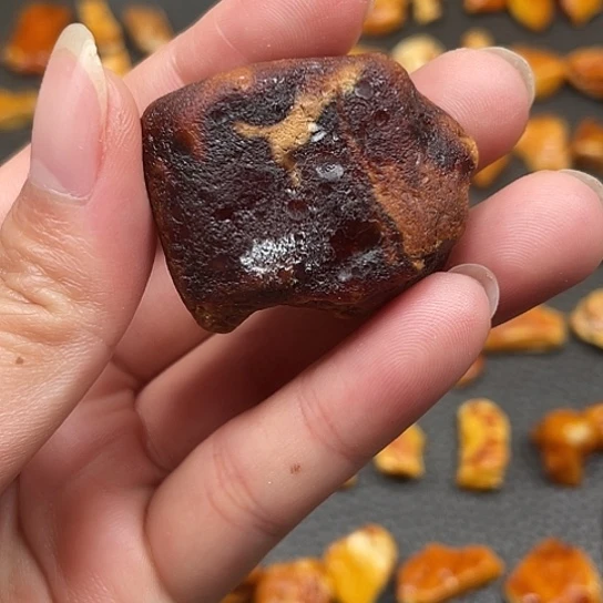 定制琥珀妖沁色蜜蜡原料