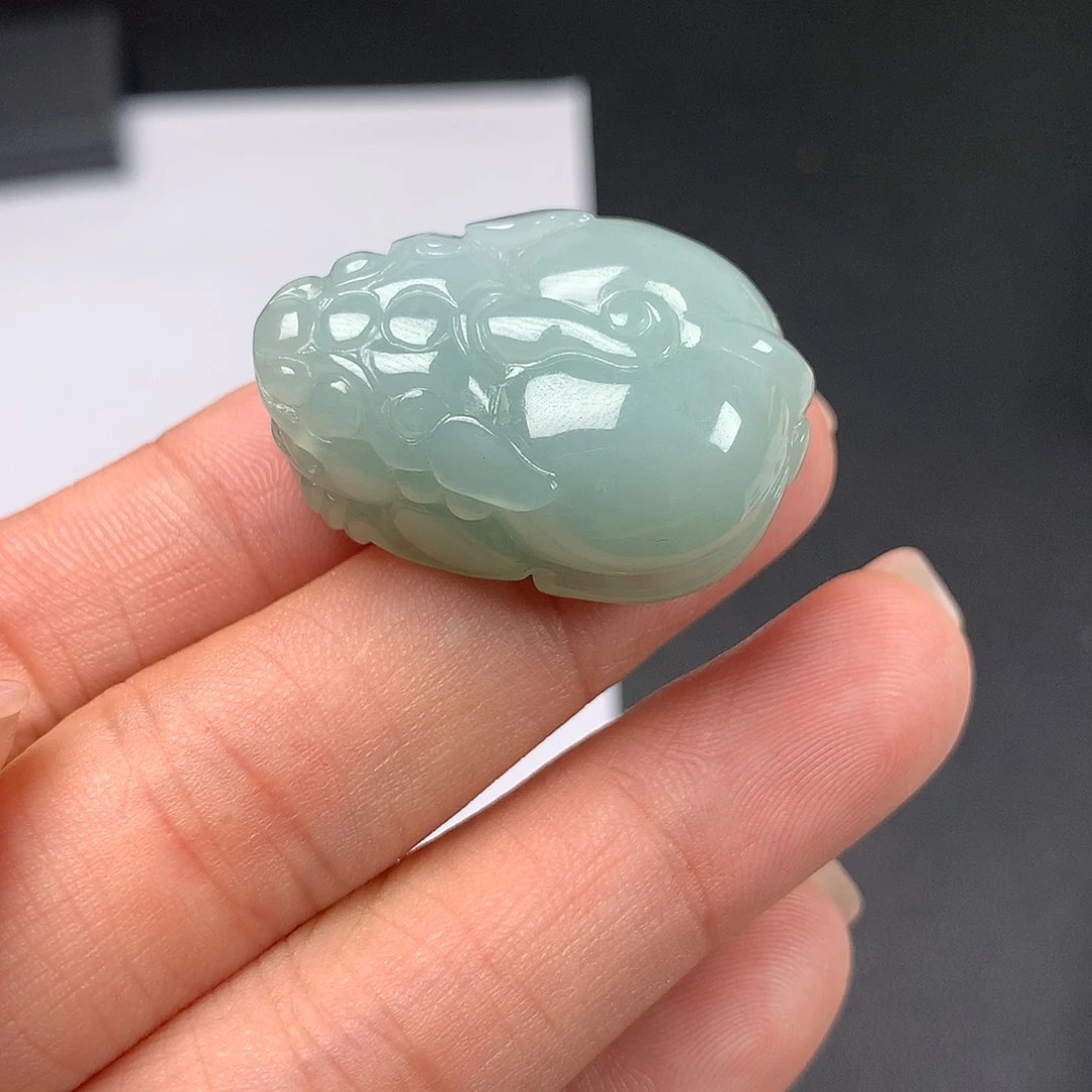 翡翠未镶嵌颈饰貔貅