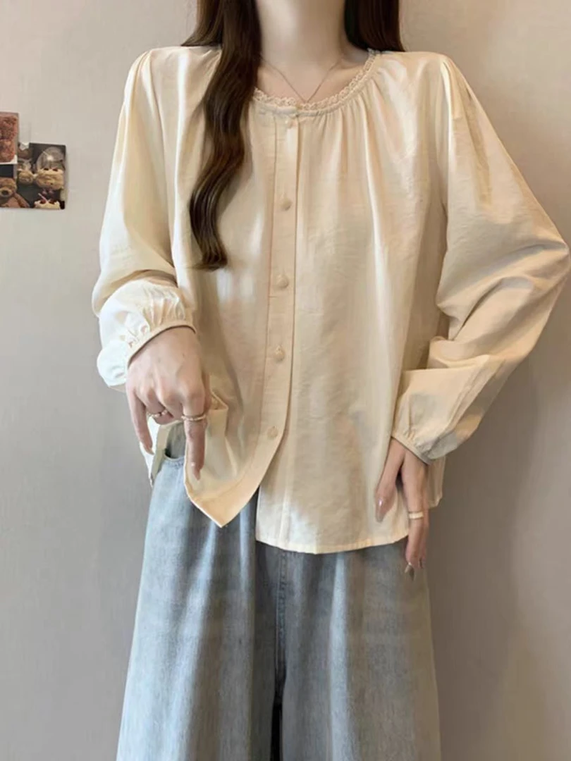 8203款圆领蕾丝花边单排扣褶皱衬衫