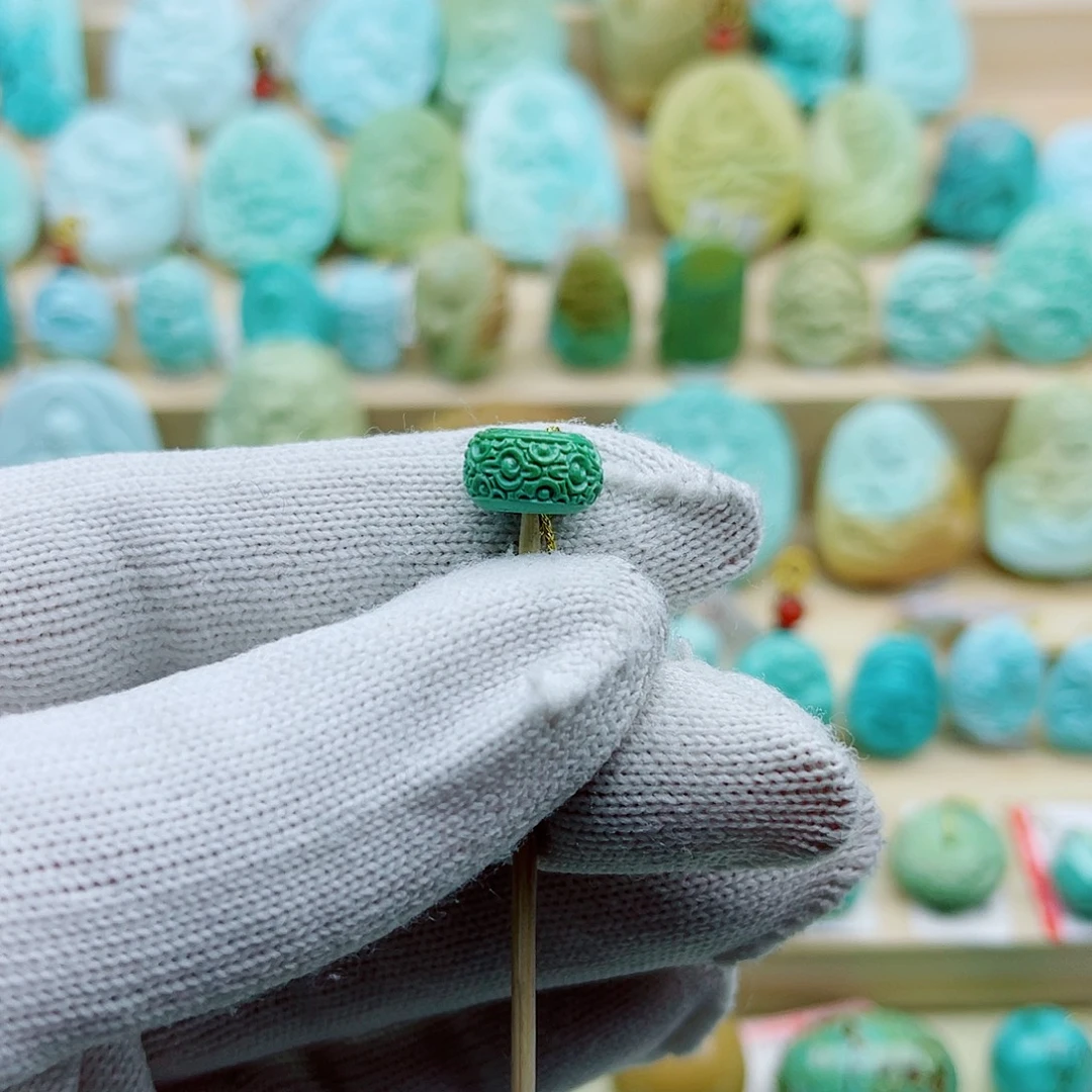 绿松石未镶嵌珠宝奇石