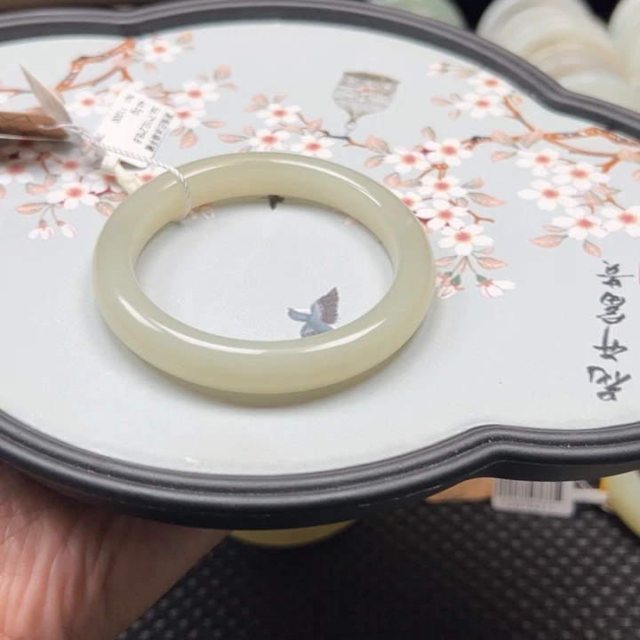 和田玉手镯未镶嵌56+