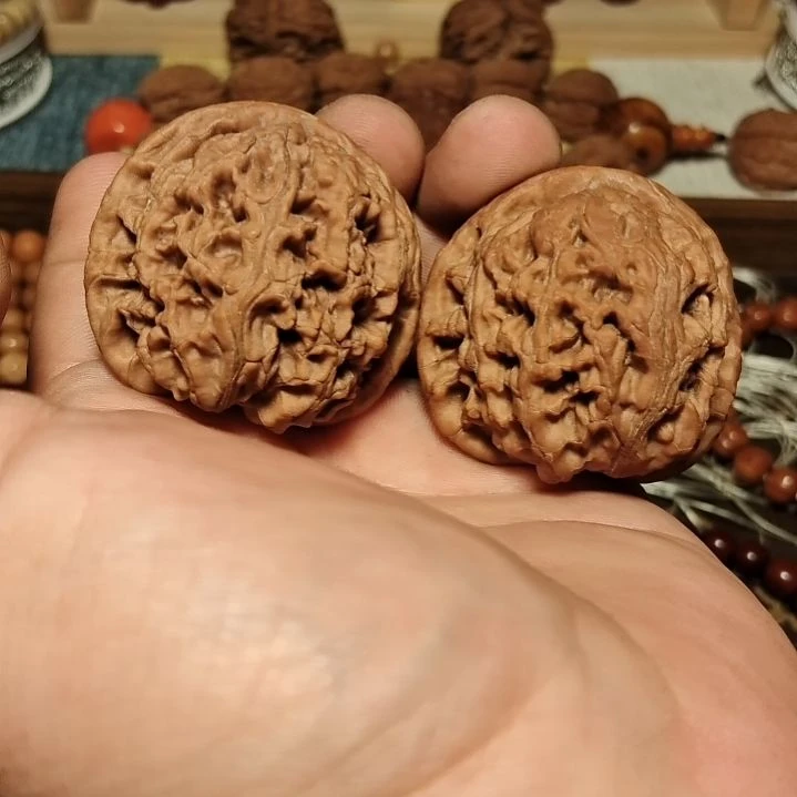 文玩核桃吊坠水龙纹狮子头