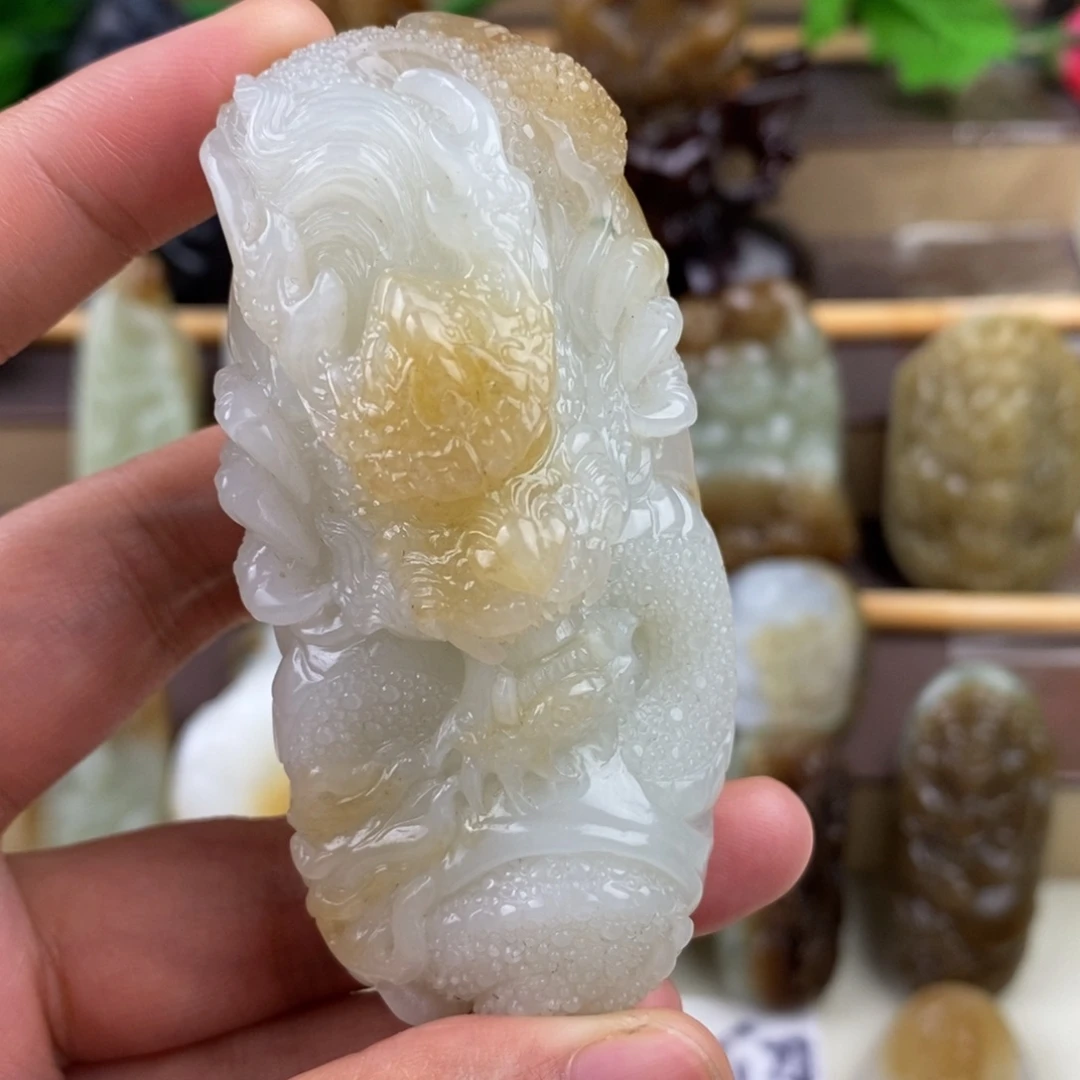 雲***揚和田玉未镶嵌颈饰