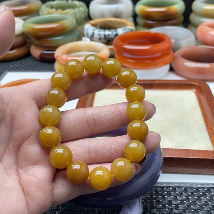 石英质玉手镯未镶嵌张*半