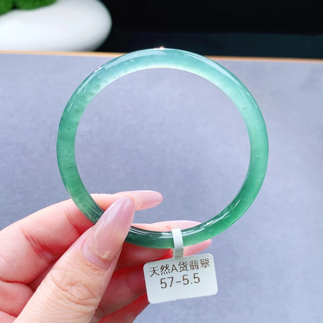 未镶嵌手镯（圆镯）翡翠