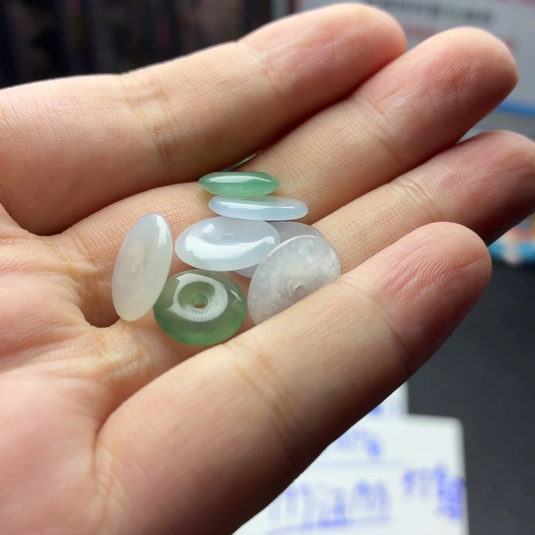 定制翡翠未镶嵌缅A翡翠多样性发一