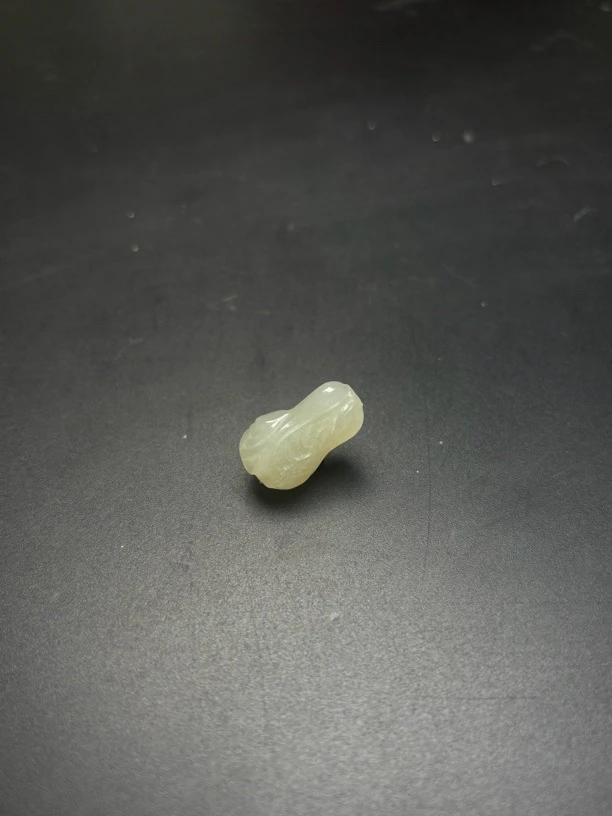 天然和田玉 精美小白菜 颜色多样性拍一发一长22宽10左右随机发货