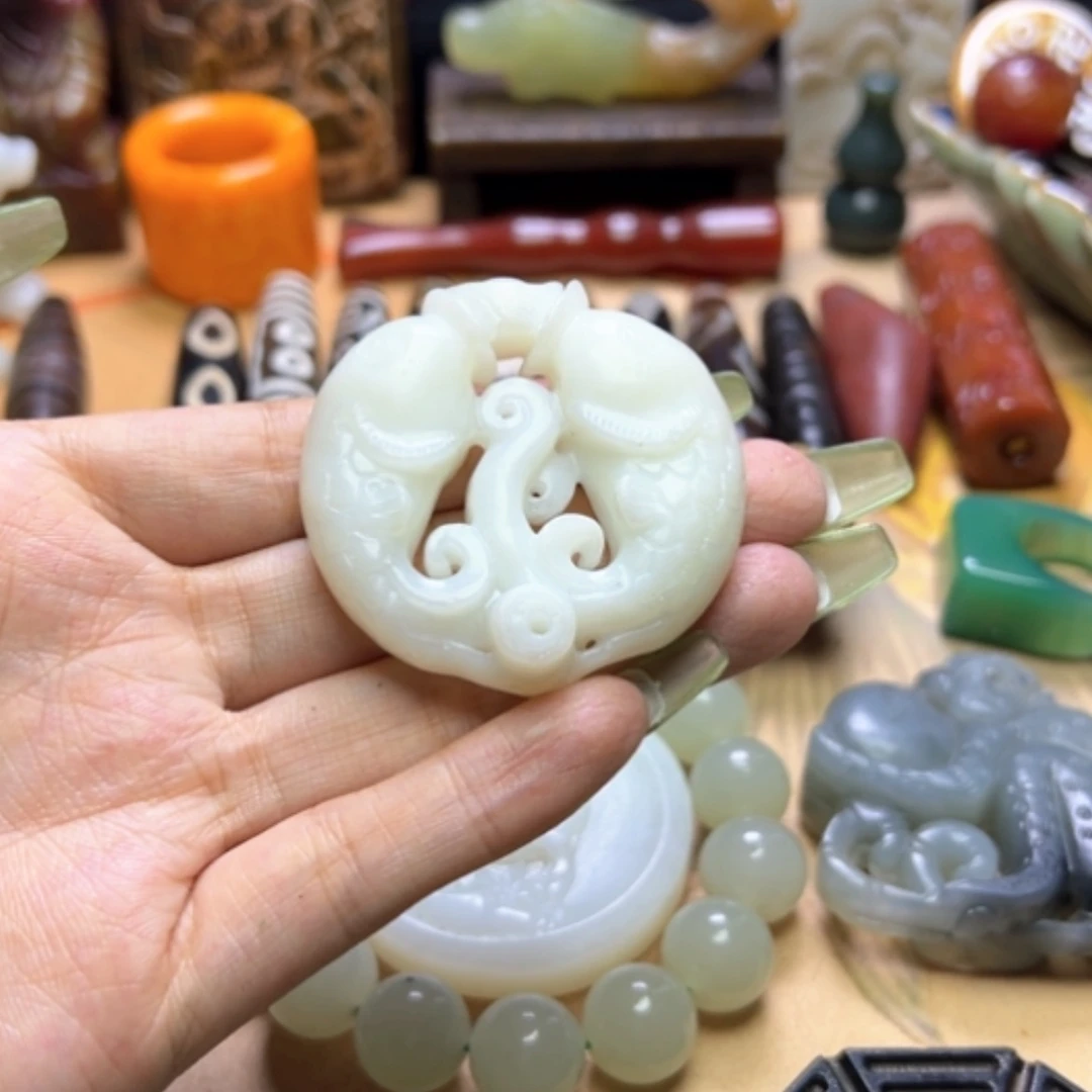 【闪购商品】蛇纹石玉未镶嵌颈饰