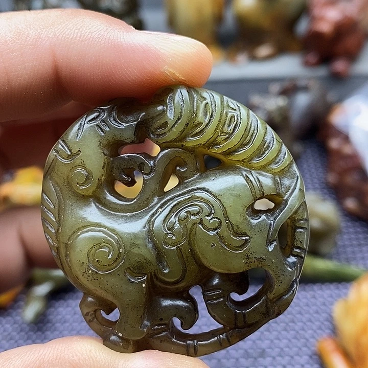 未镶嵌蛇纹石玉颈饰