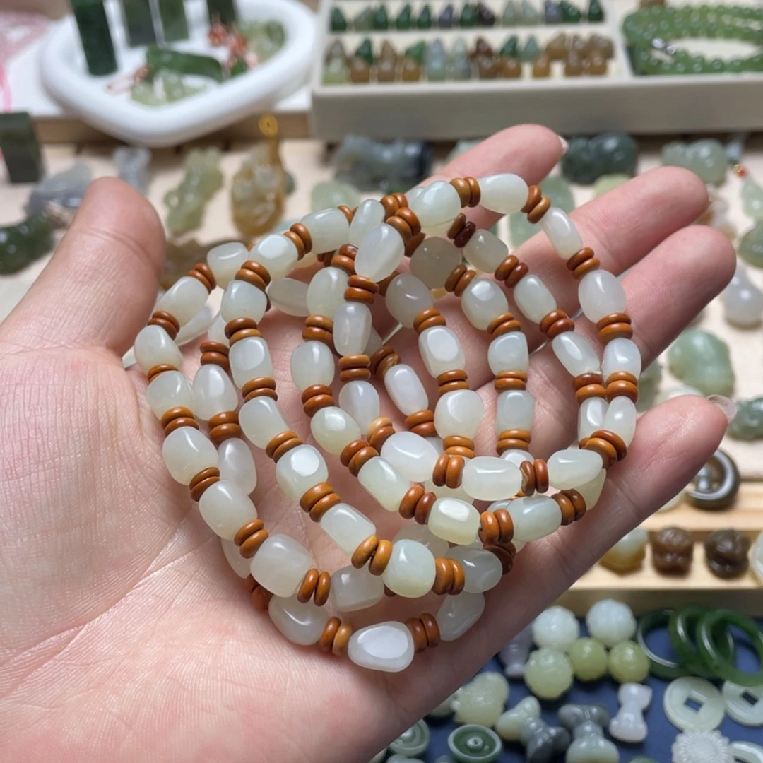 和田玉未镶嵌颈饰一个