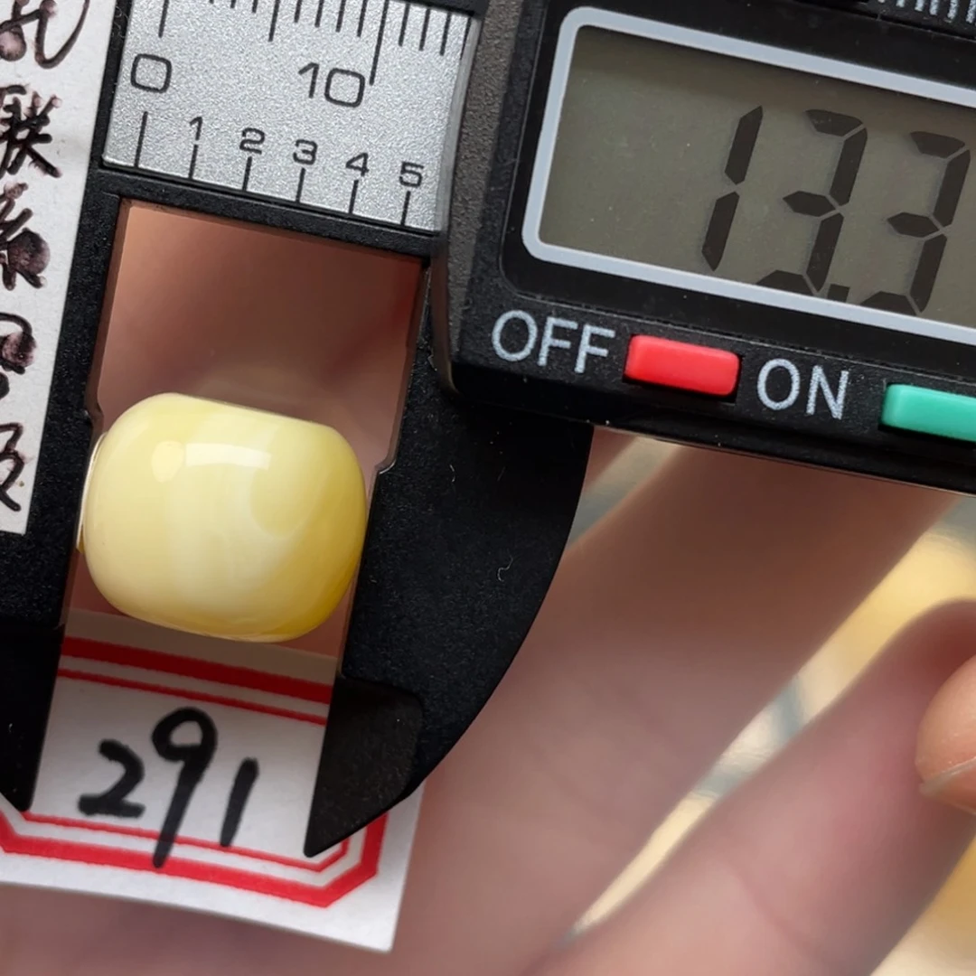 蜜蜡裸石未镶嵌蜜蜡