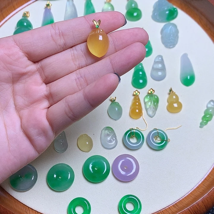 C***h缅甸翡翠18K金桃子