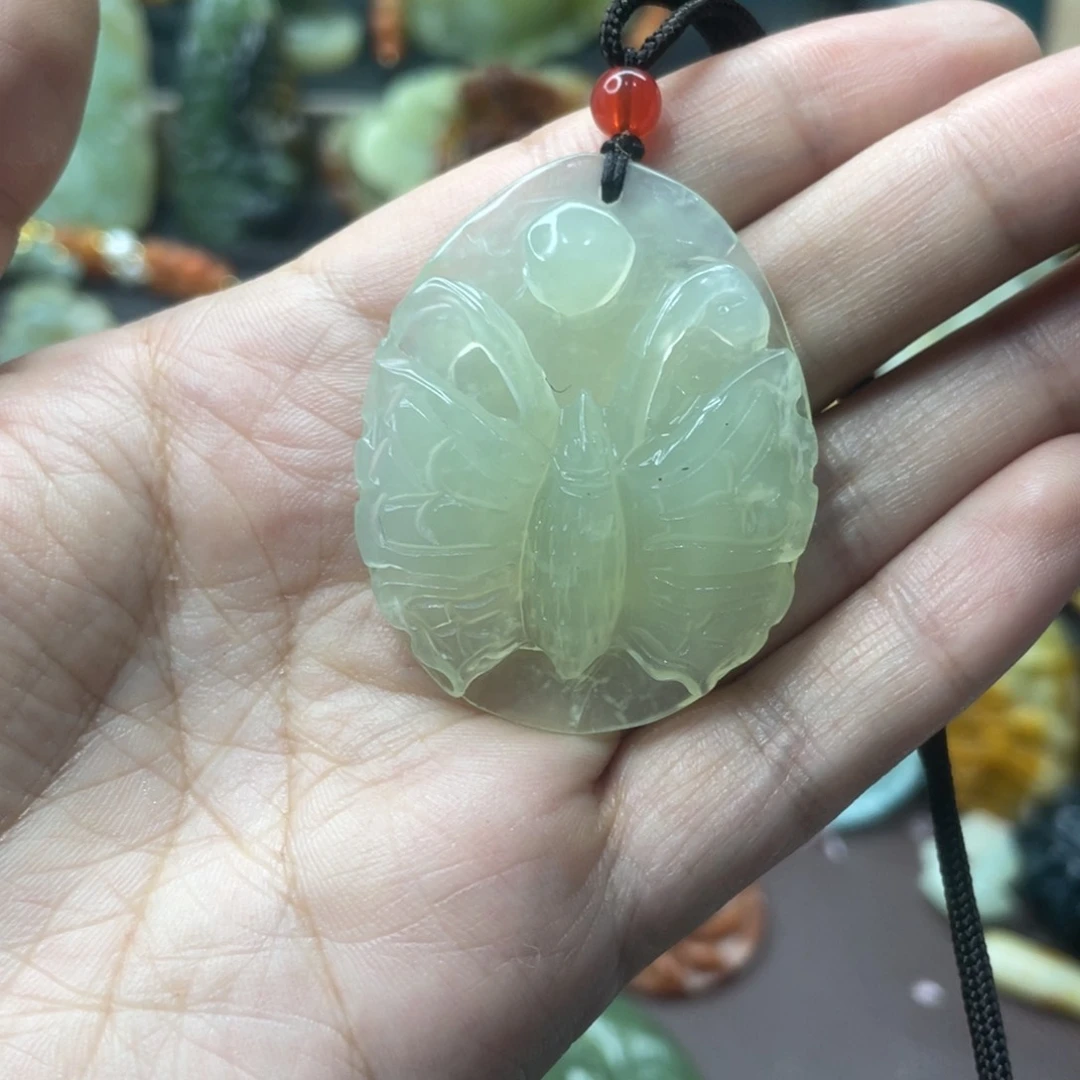 蛇纹石玉未镶嵌颈饰