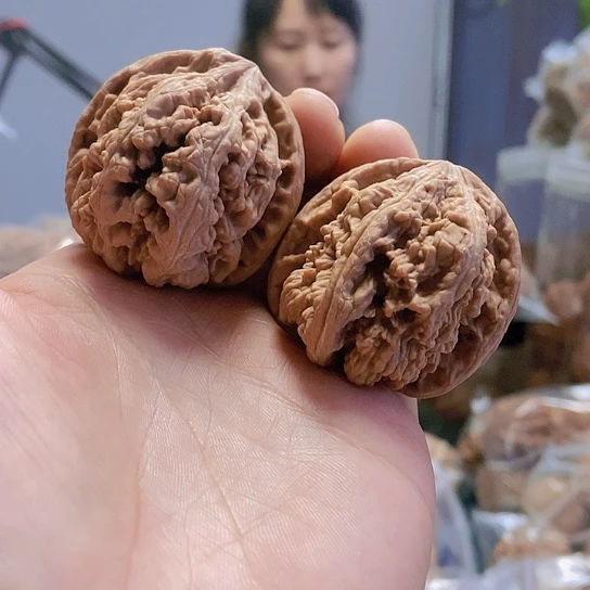 【闪购商品】把件文玩核桃41粗筋水尖点黄