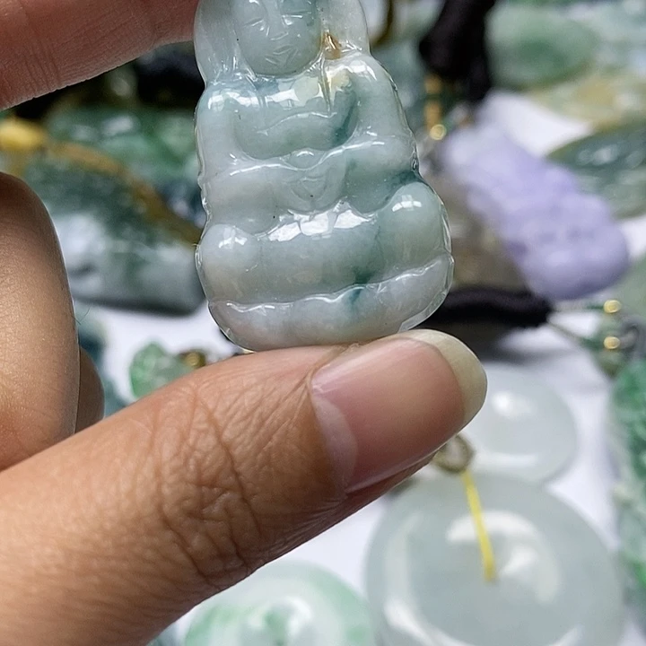 翡翠颈饰未镶嵌天然翡翠