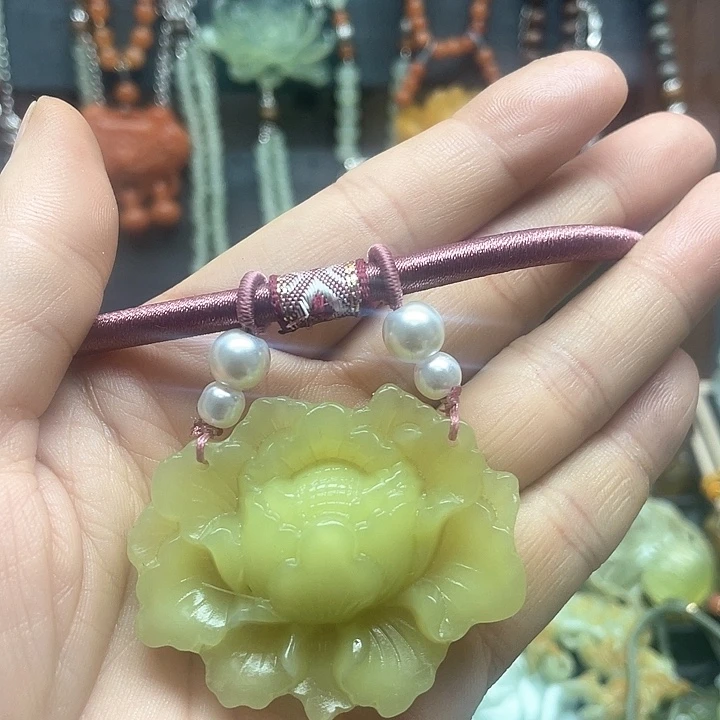 未镶嵌蛇纹石玉颈饰