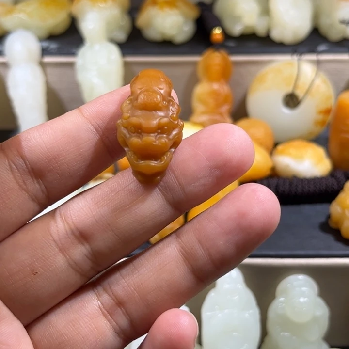 今***玉和田玉未镶嵌颈饰