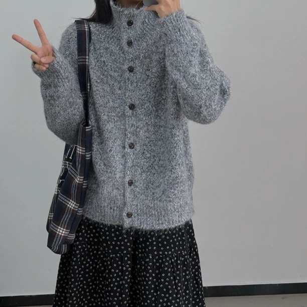 美芽 9月17日10:30am直播上新 【暖冬】两色柔软小高领开衫毛衣