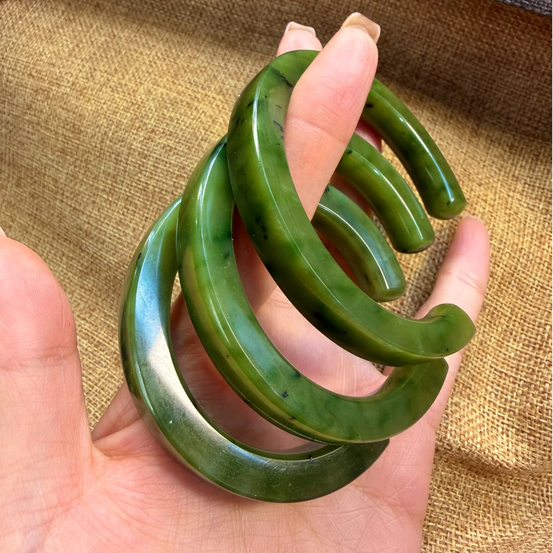 新疆和田玉C镯，做自己的C位，秋香色手镯拍一发一多样性发货