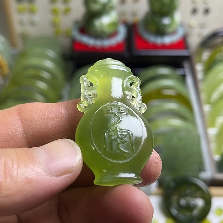 未镶嵌蛇纹石玉吊坠(不含链)